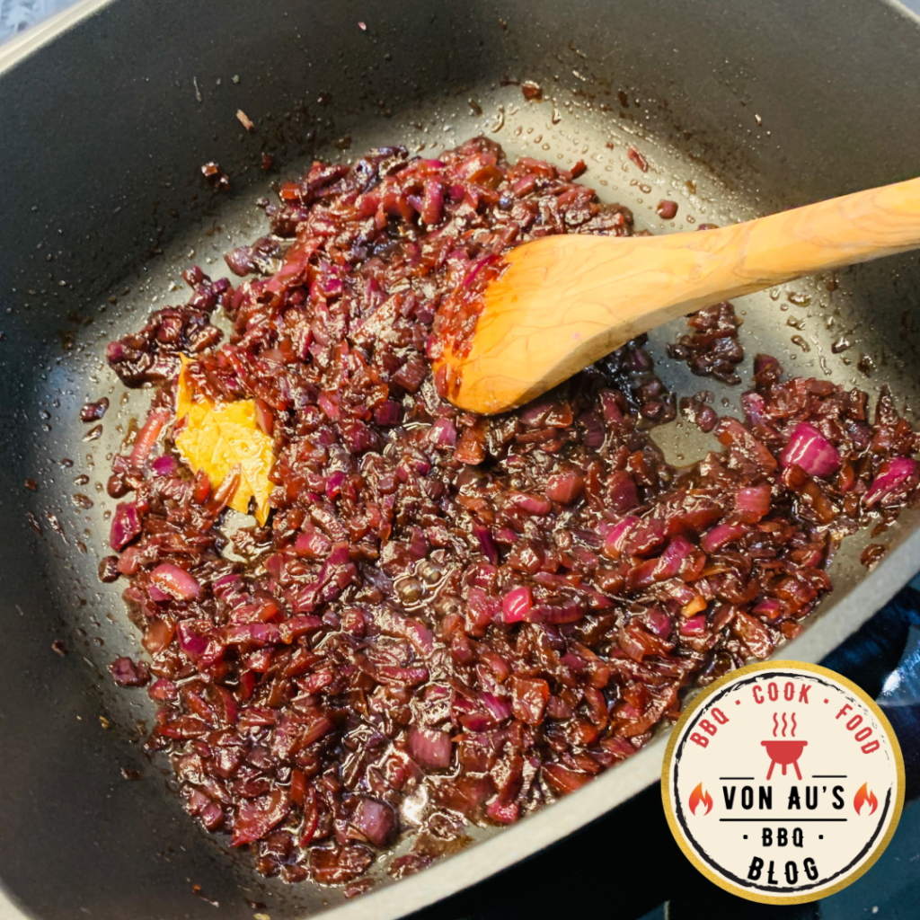 Zwiebeln in der Pfanne