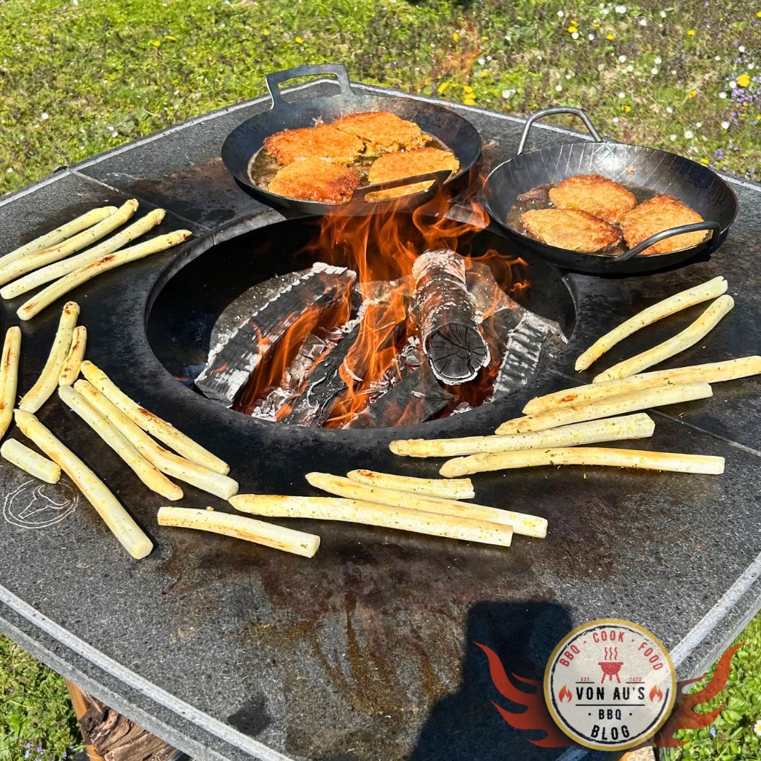 BBQ-Schnitzel mit Sweet-Bacon-Kruste & Spargel