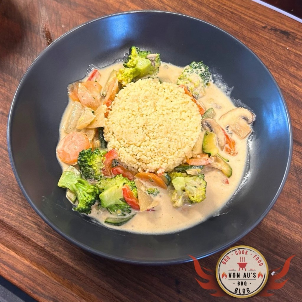 Cremiges Asia-Gemüse mit Kokos, Rinderfond &&nbsp;Tahini